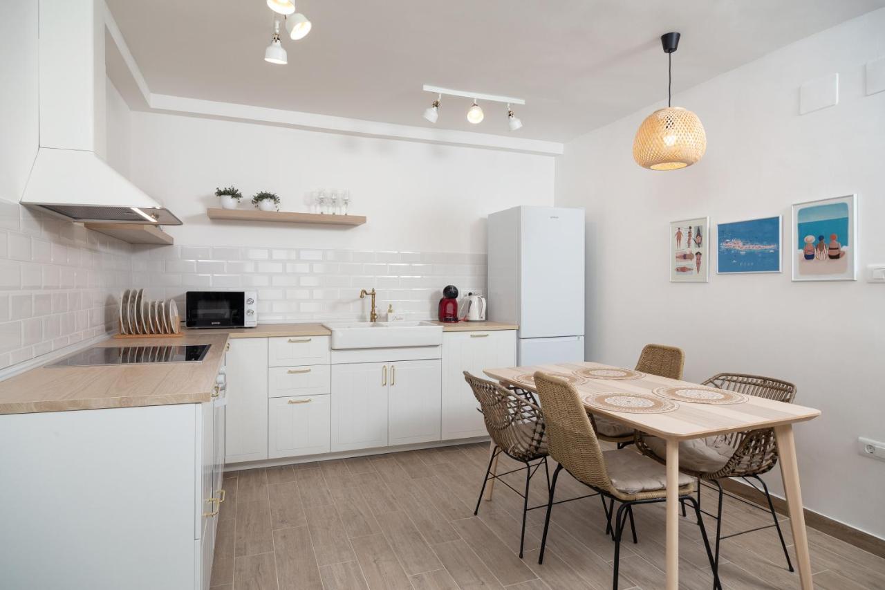 Sun And Sea Deluxe Apartments Split Luaran gambar